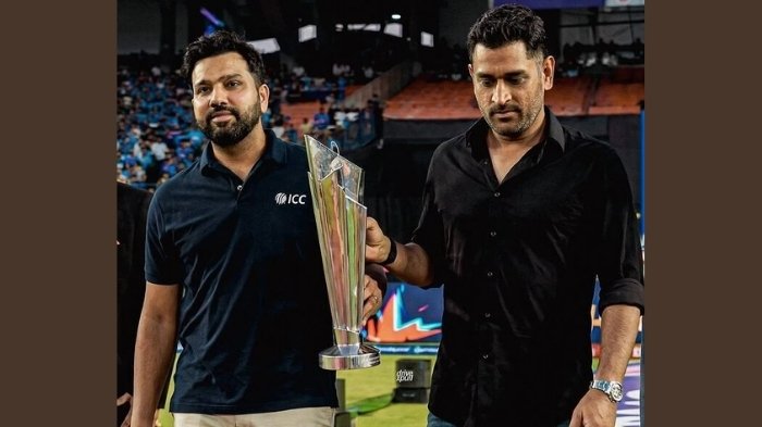 dhoni and rohit bring world cup trophy to ground